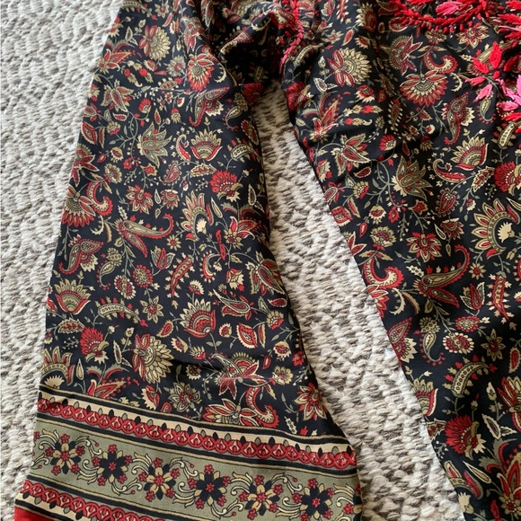 Indu embroided silk blouse. - Picture 8 of 9